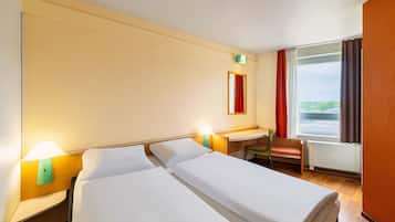 Schreibtisch, Verdunkelungsvorhänge, schallisolierte Zimmer