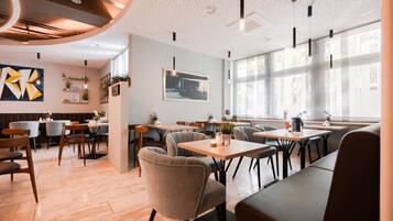 Breakfast, lunch, dinner served; international cuisine