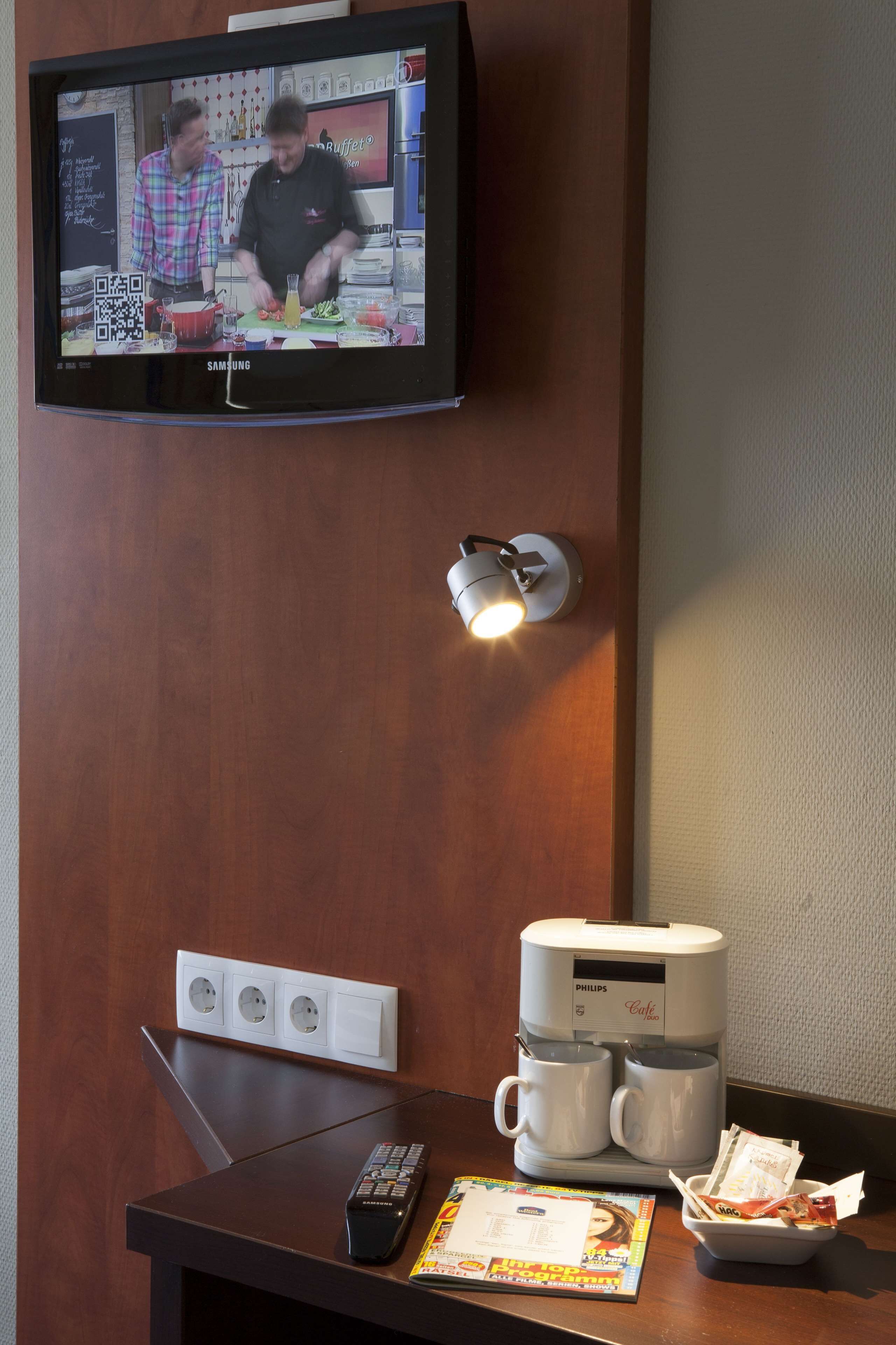 in-room safe, laptop workspace, blackout curtains, soundproofing