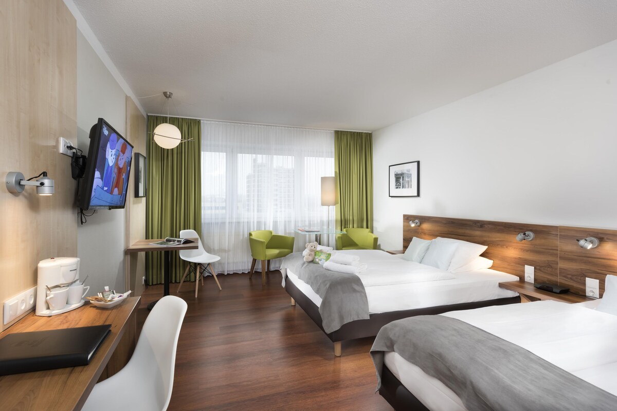 Chambre familiale, 2 grands lits (Cozy Sitting Corner) | Coffre-fort, espace de travail pour ordinateurs portables