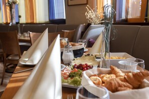 Päivittäinen buffetaamiainen maksusta