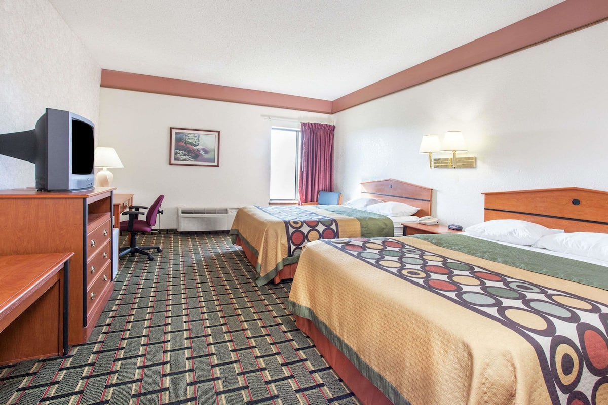 Ropa de cama de alta calidad, escritorio y cortinas blackout