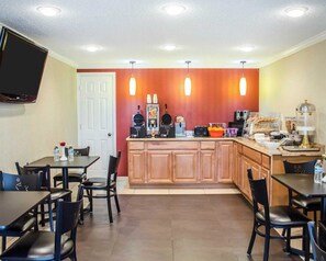 Free continental breakfast - Rodeway Inn Carlisle North (Carlisle)