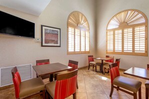 Desayuno bufé gratuito y diario