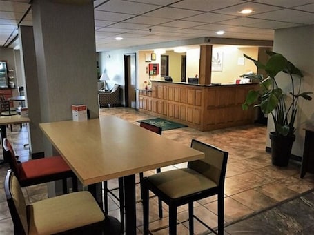 Reception. Quality Inn Ozark-Springfield South