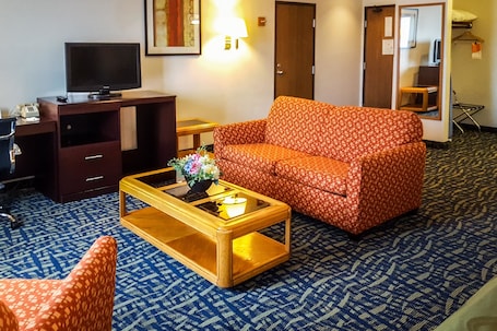 Suite, 1 King Bed | Desk, laptop workspace, blackout drapes, iron/ironing board. Quality Inn Ozark-Springfield South