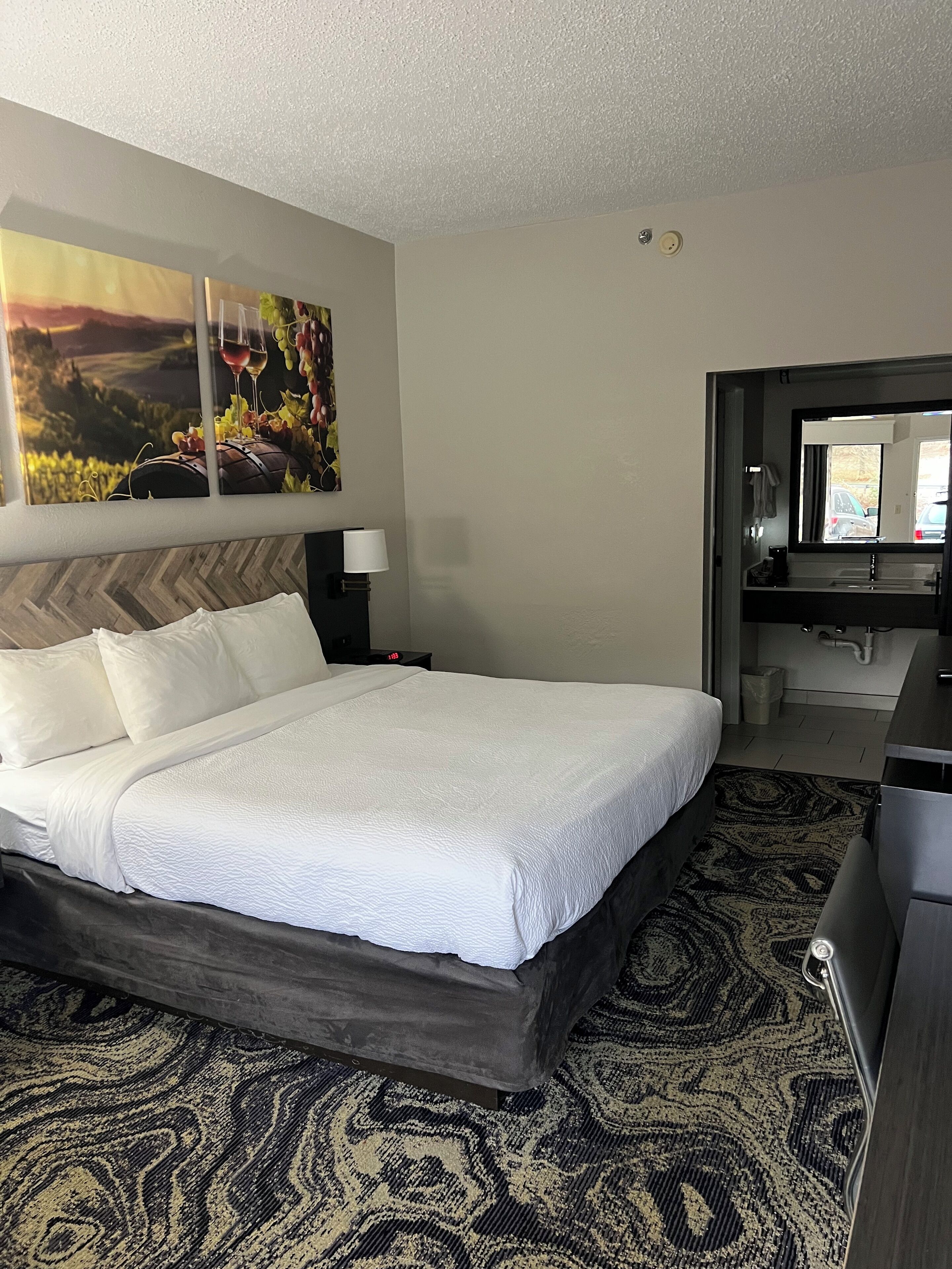 Habitación estándar, 1 cama de matrimonio grande, no fumadores | Escritorio, cortinas opacas, tabla de planchar con plancha y wifi gratis