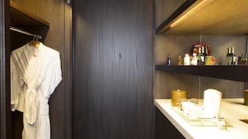 Suite junior (Grande) | Ropa de cama de alta calidad y minibar