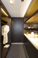 Junior Suite (Grande) | Premium bedding, minibar, in-room safe, desk