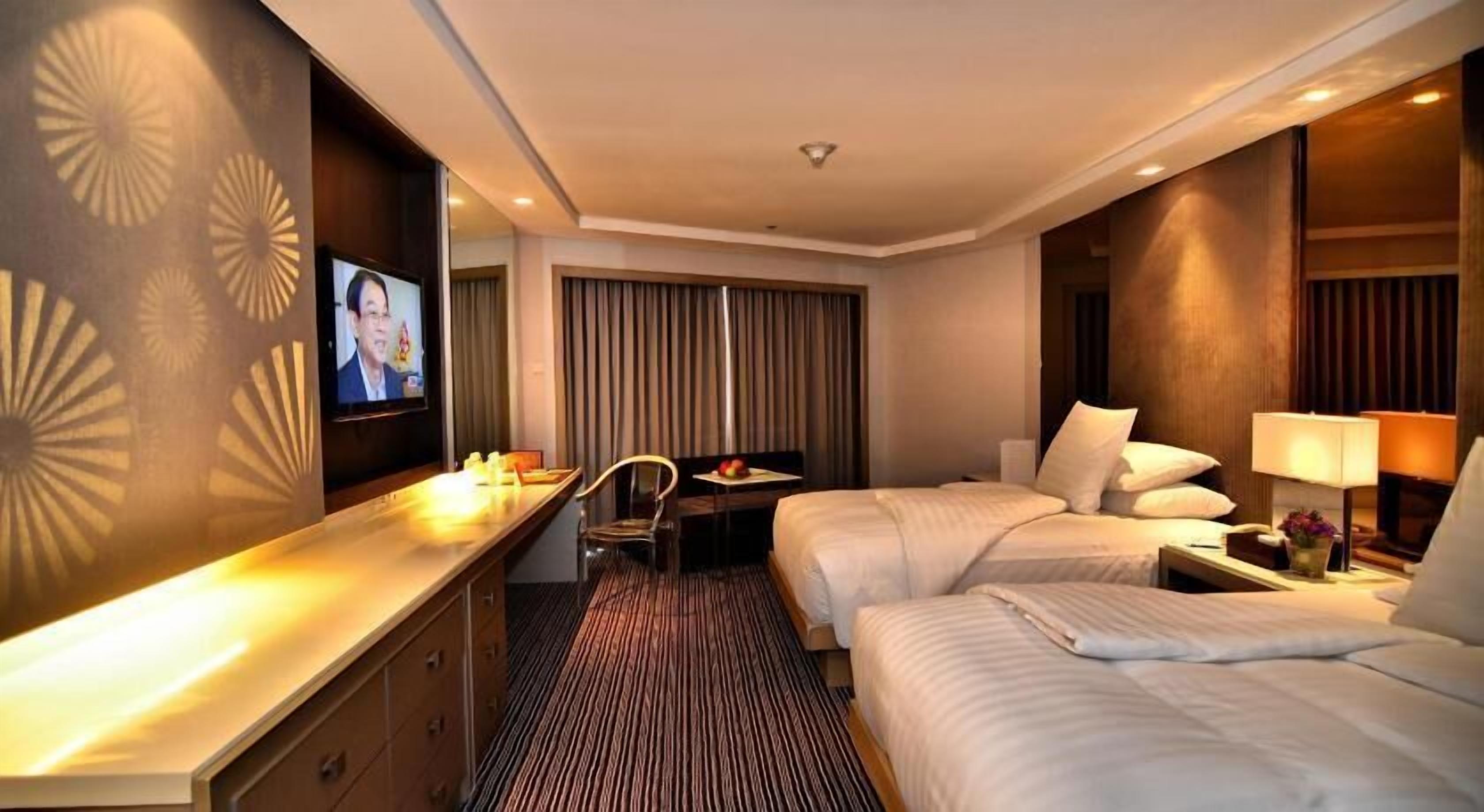 Ropa de cama de alta calidad, minibar, caja fuerte y escritorio