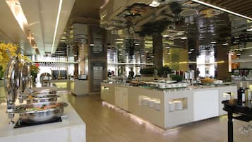 Daily buffet breakfast (PHP 1200 per person)