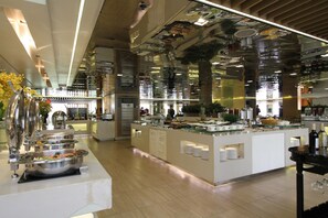 Daily buffet breakfast (PHP 1200 per person)