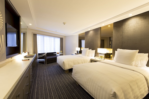 Executive Double or Twin Room | Peralatan tempat tidur premium, item bar mini percuma 