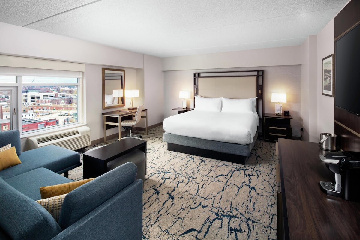 Room, 1 King Bed, Corner