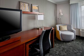 Premium bedding, desk, laptop workspace, iron/ironing board - Sonesta Select Tinton Falls Eatontown (Tinton Falls)