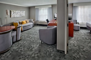 Ropa de cama de alta calidad y escritorio