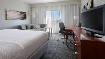 Desk, laptop workspace, iron/ironing board, free WiFi