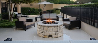 Sonesta Select Dallas Central Expressway