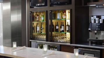 Bar (trong khuôn viên)