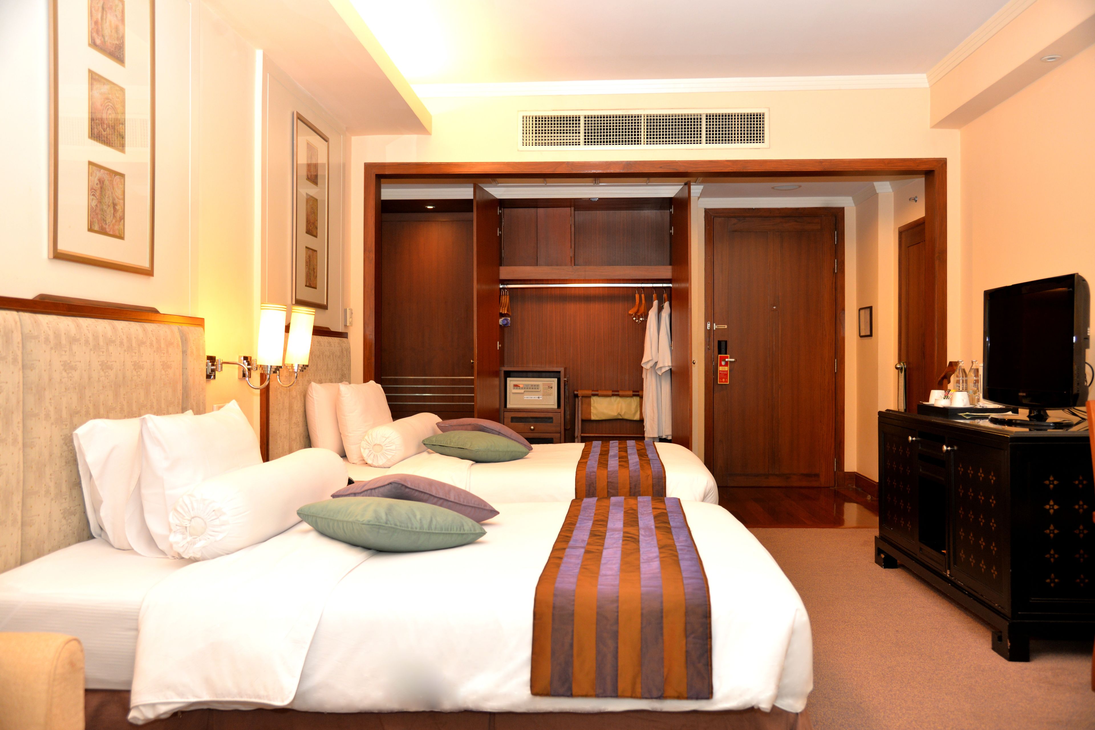 minibar, in-room safe, desk, free wifi