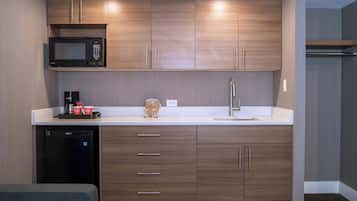 Standard Suite, 1 King Bed with Sofa bed, Kitchenette | Private kitchenette | Fridge, microwave, coffee/tea maker