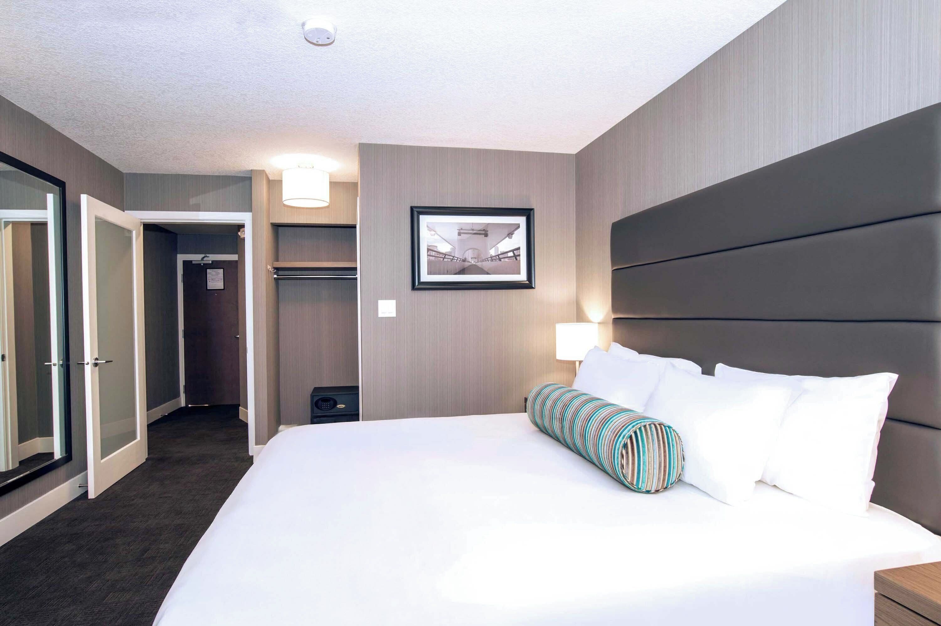 Premium bedding, pillow-top beds, in-room safe, desk