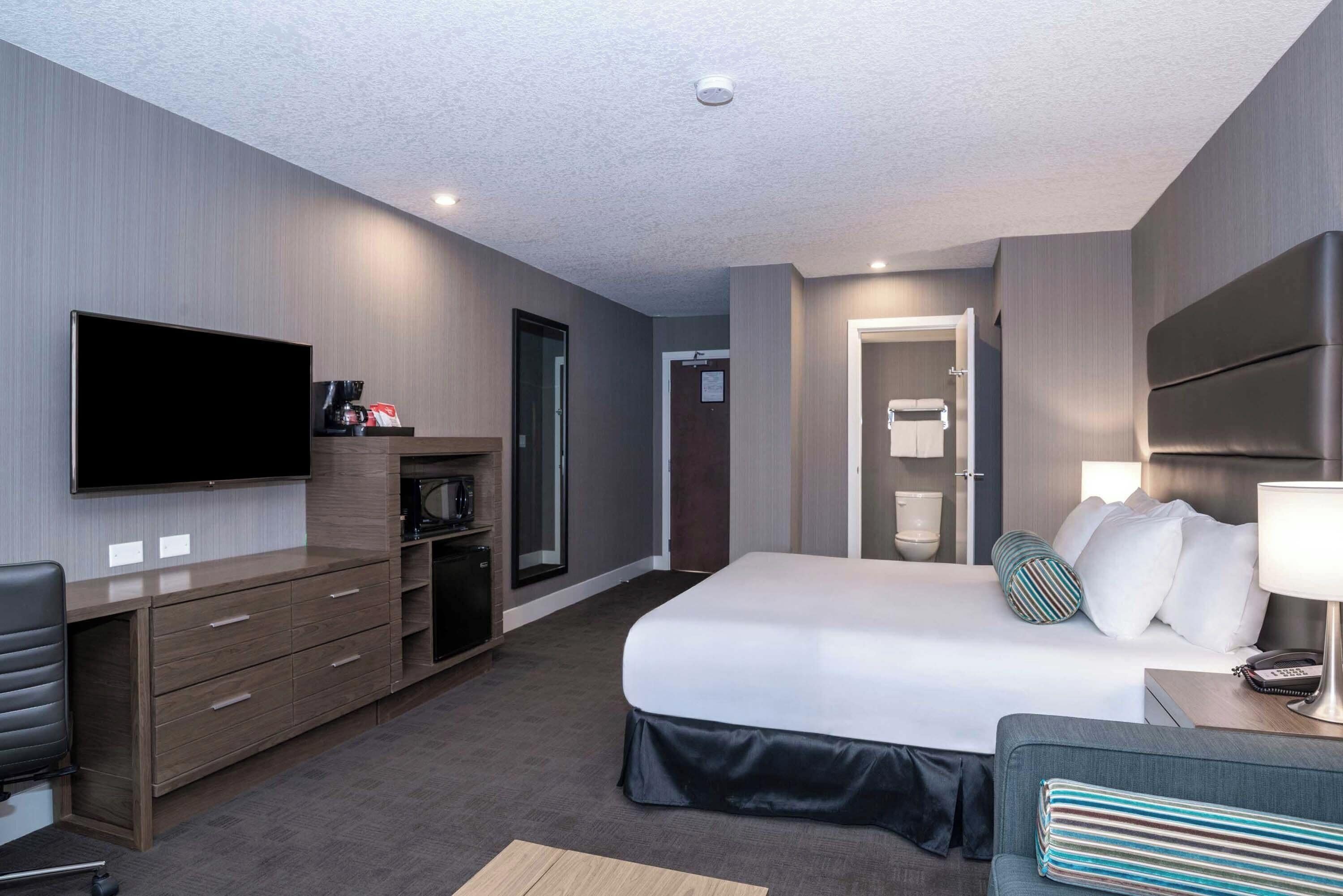 Photo - Sandman Signature Calgary Downtown Hotel