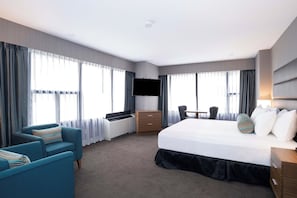 Standard Room, 1 King Bed | 1 bedroom, premium bedding, pillowtop beds, in-room safe
