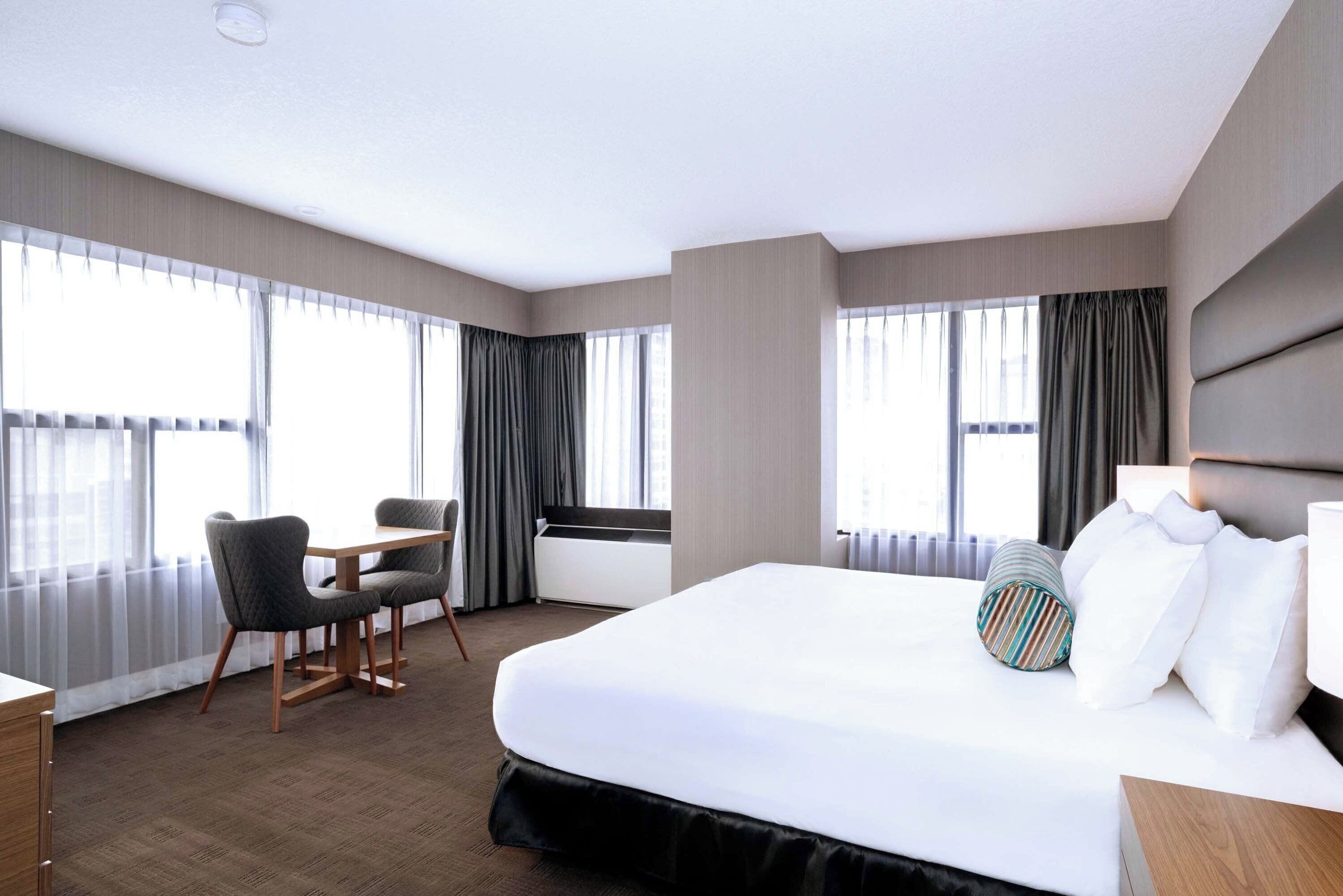 Photo - Sandman Signature Calgary Downtown Hotel