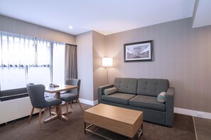 Standard-Suite, 1 King-Bett und Schlafsofa, Kochnische