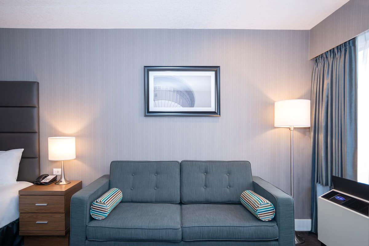 Standard Room, 1 King Bed with Sofa bed | 1 bedroom, premium bedding, pillowtop beds, in-room safe
