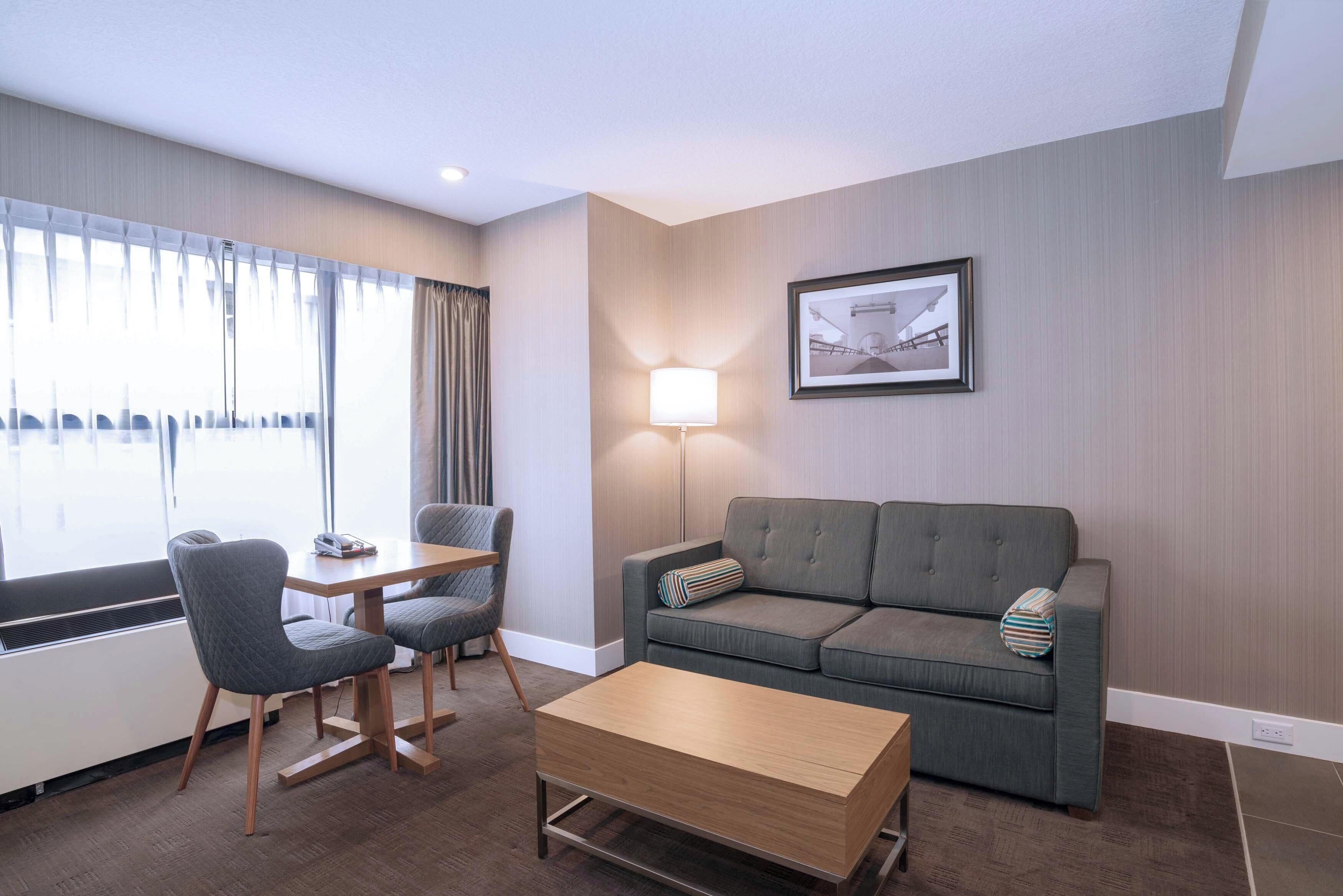 Photo - Sandman Signature Calgary Downtown Hotel
