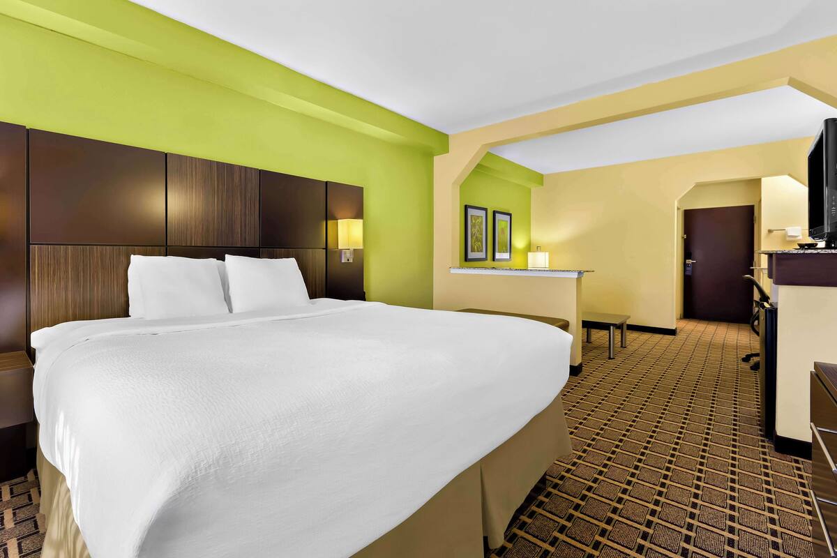 Suite, 1 King Bed, Non Smoking, Refrigerator & Microwave