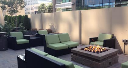 DoubleTree by Hilton Hotel Cleveland Downtown - Lakeside