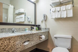 Premium bedding, desk, soundproofing, iron/ironing board - Quality Inn & Suites Bloomington I-55 and I-74 (Bloomington)