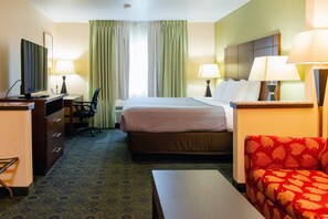 Premium bedding, desk, soundproofing, iron/ironing board - Quality Inn & Suites Bloomington I-55 and I-74 (Bloomington)