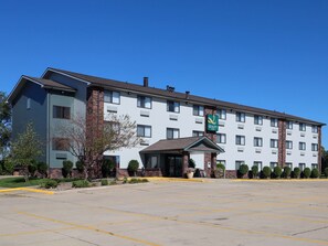 Experience the charm of this two-story hotel with a modern design, featuring a convenient entrance and ample parking.