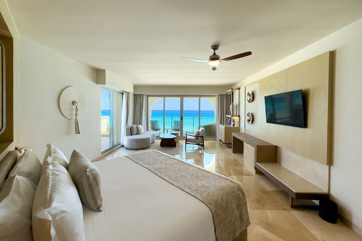Grand Royal Suite Hot Tub | 1 bedroom, free minibar, in-room safe, desk