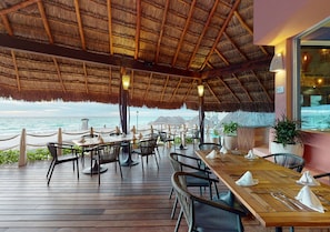 5 restaurants, breakfast, lunch, dinner served; international cuisine