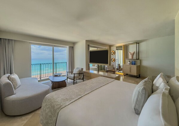 Royal Master Suite Hot Tub | 1 bedroom, free minibar, in-room safe, desk