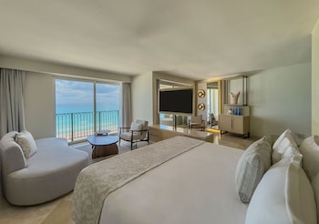 Royal Master Suite Hot Tub | Free minibar, in-room safe, desk, laptop workspace at Grand Park Royal Cancun -  All Inclusive