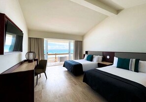 Villa Deluxe Ocean Front | Minibar (inkludert), safe på rommet og skrivebord