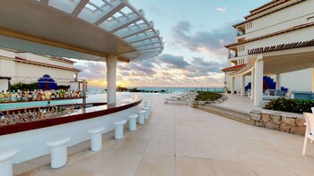 Poolside bar at Grand Park Royal Cancun -  All Inclusive