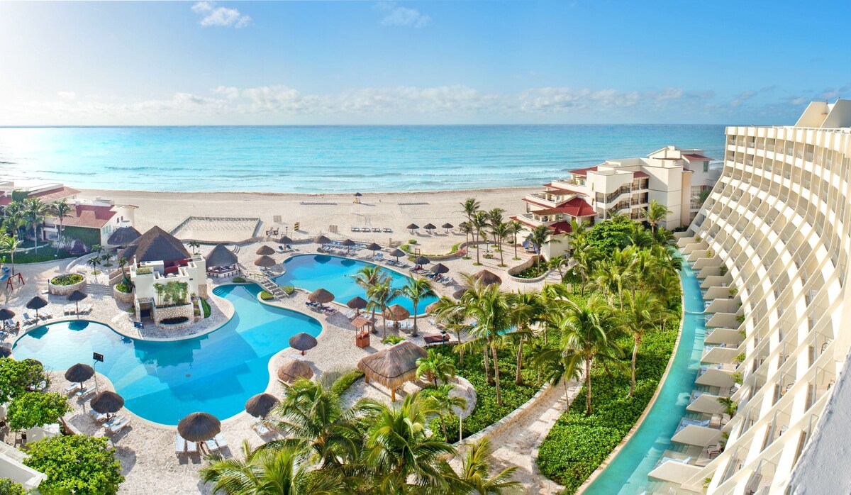 The pools and resort grounds at Grand Park Royal Cancun