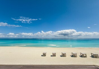 Royal Master Suite Hot Tub | View from room at Grand Park Royal Cancun -  All Inclusive