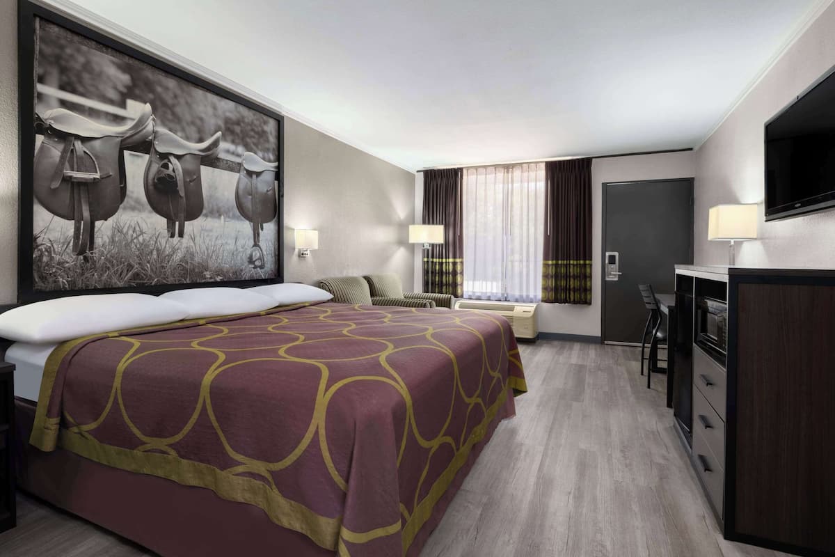 Room, 1 King Bed, Smoking | In-room safe, desk, iron/ironing board, free WiFi