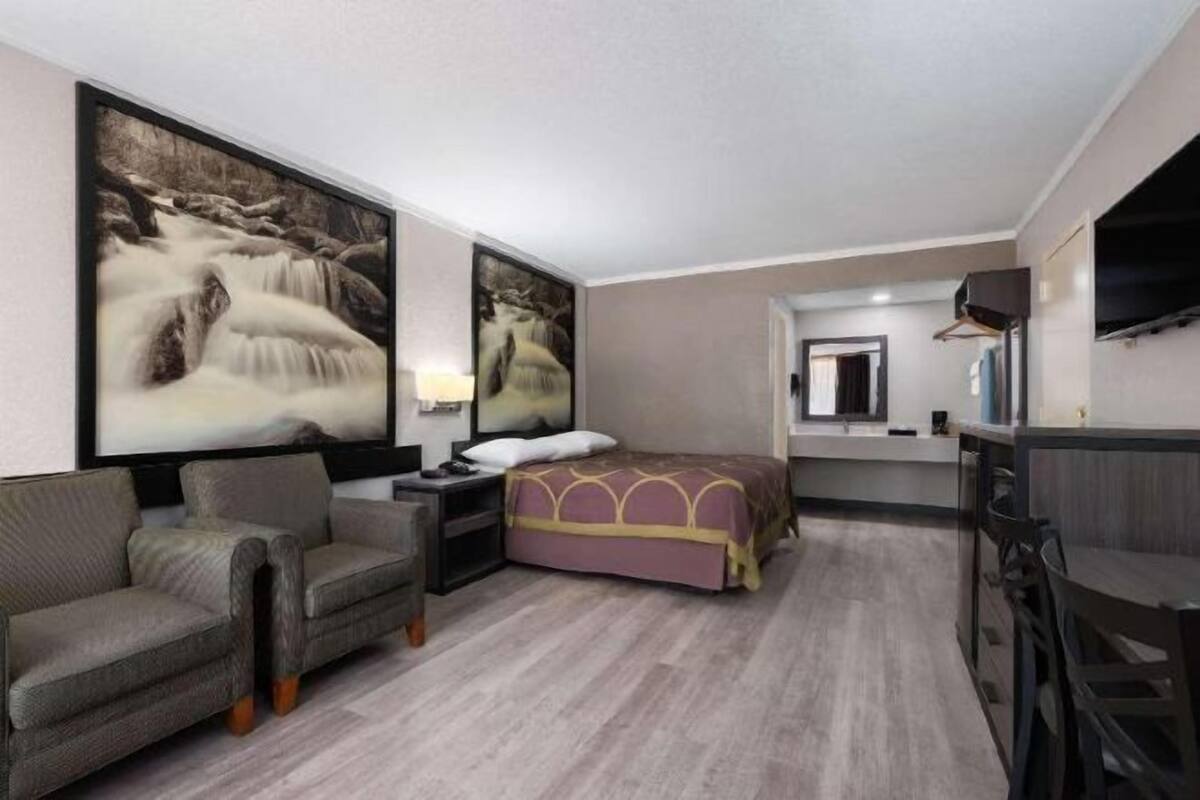 In-room safe, desk, iron/ironing board, free WiFi