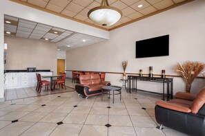 Lobby - Super 8 by Wyndham Longview/North (Longview)