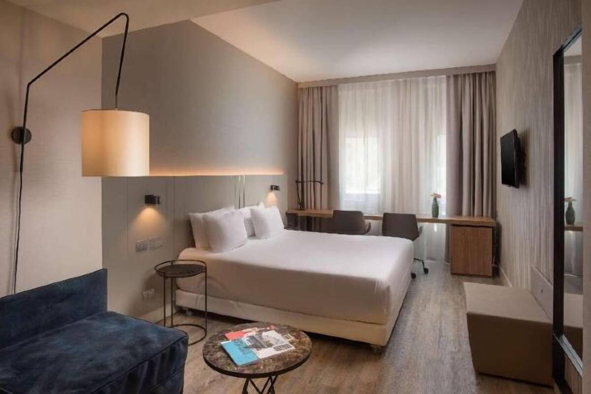 Minibar, in-room safe, desk, free WiFi