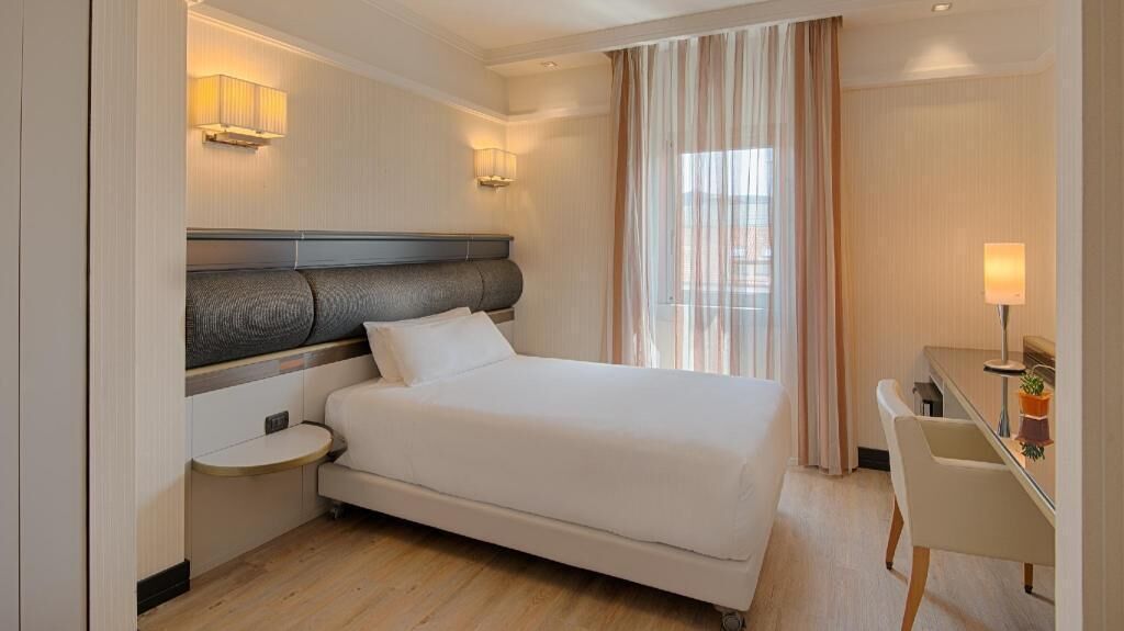 Minibar, in-room safe, desk, free WiFi